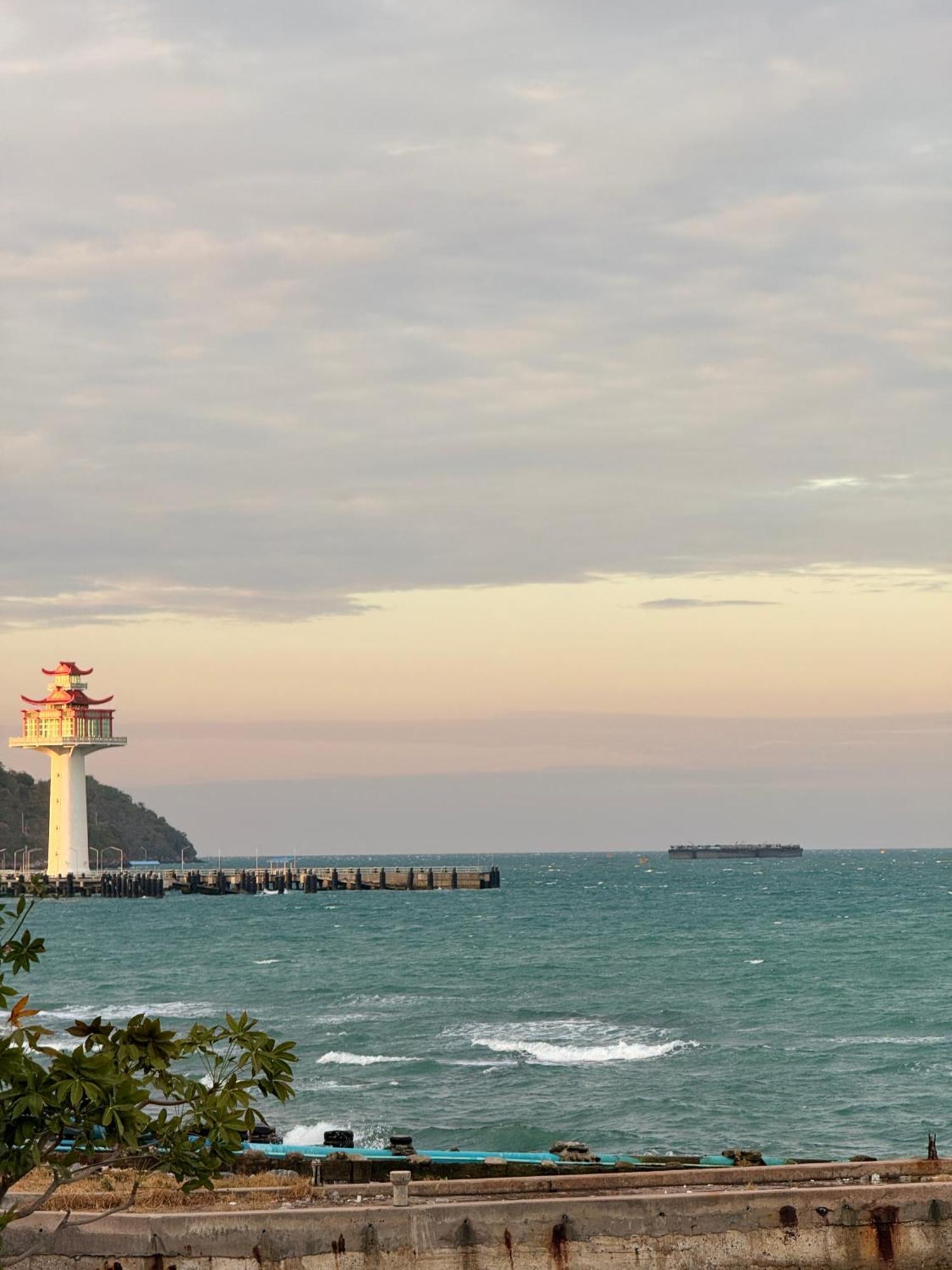 Rimtalay Resort Koh Si Chang Ngoại thất bức ảnh
